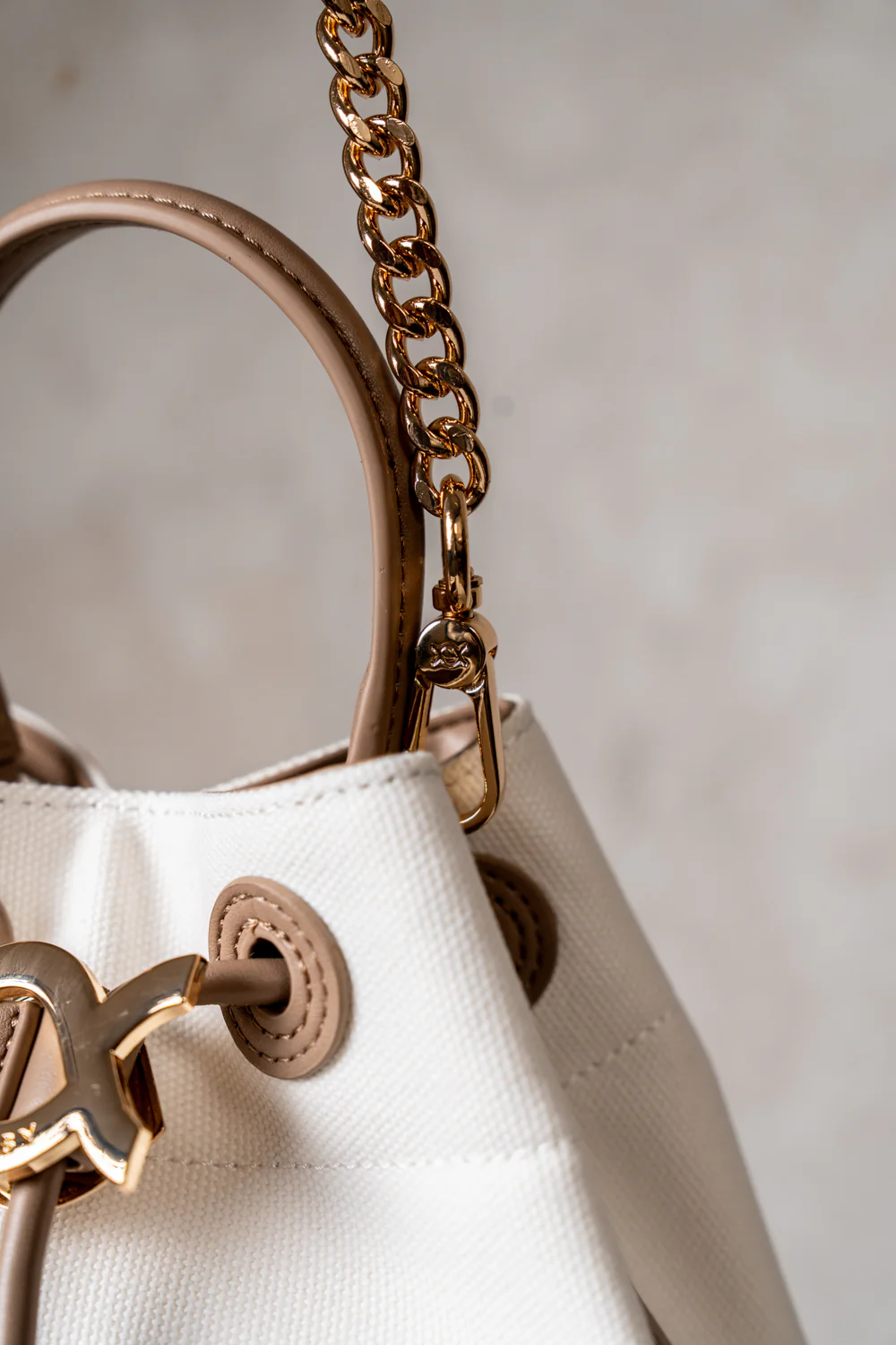 Ava Bucket Bag Medium Sandstone Taupe - Image 3