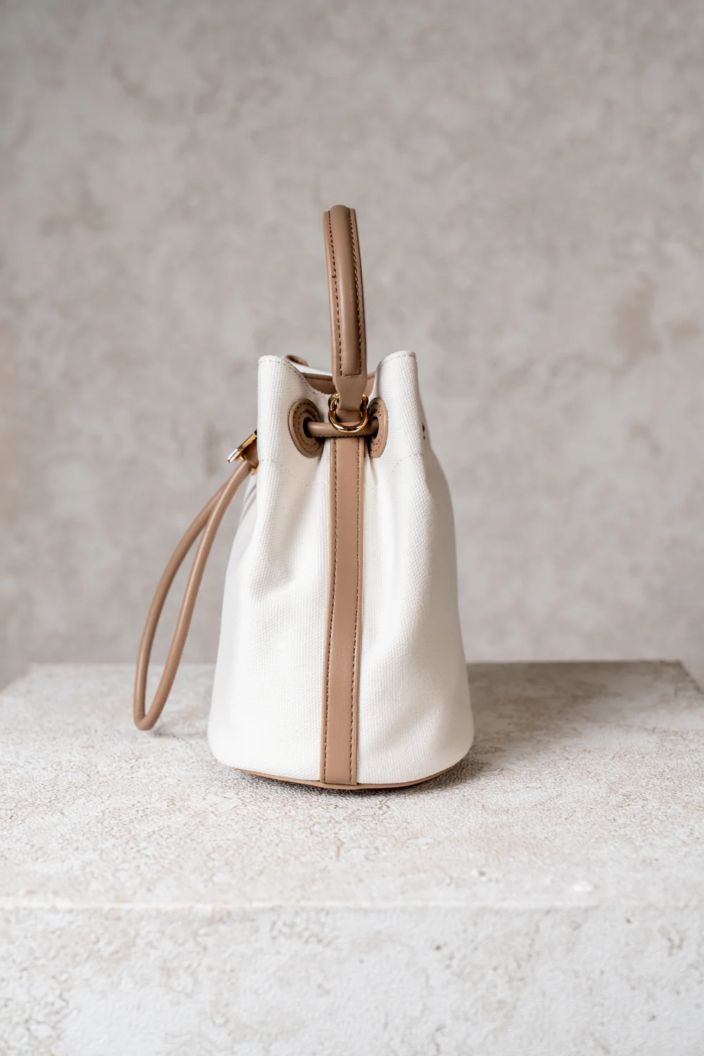 Ava Bucket Bag Medium Sandstone Taupe - Image 5