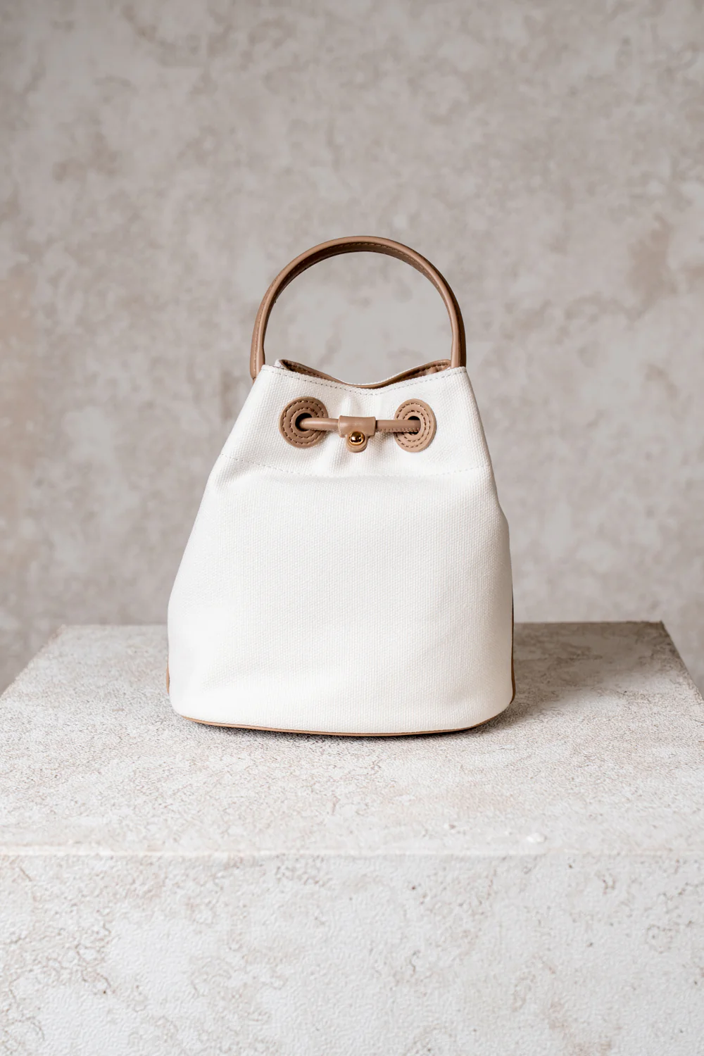 Ava Bucket Bag Medium Sandstone Taupe - Image 6