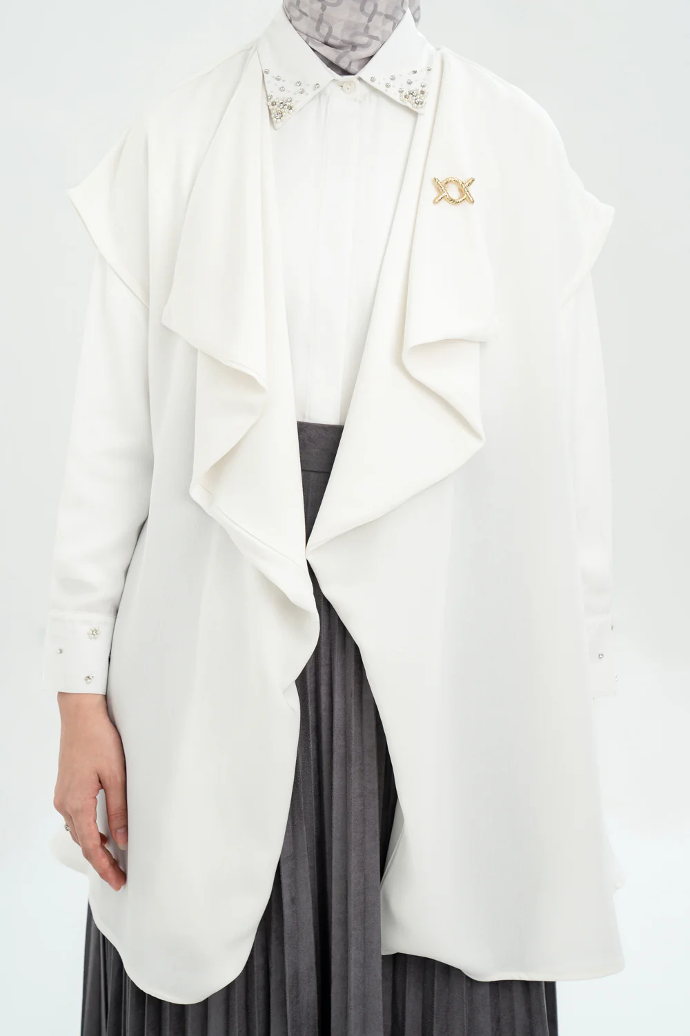 Shara Outer Vest (Minor) White Pearl - Image 3